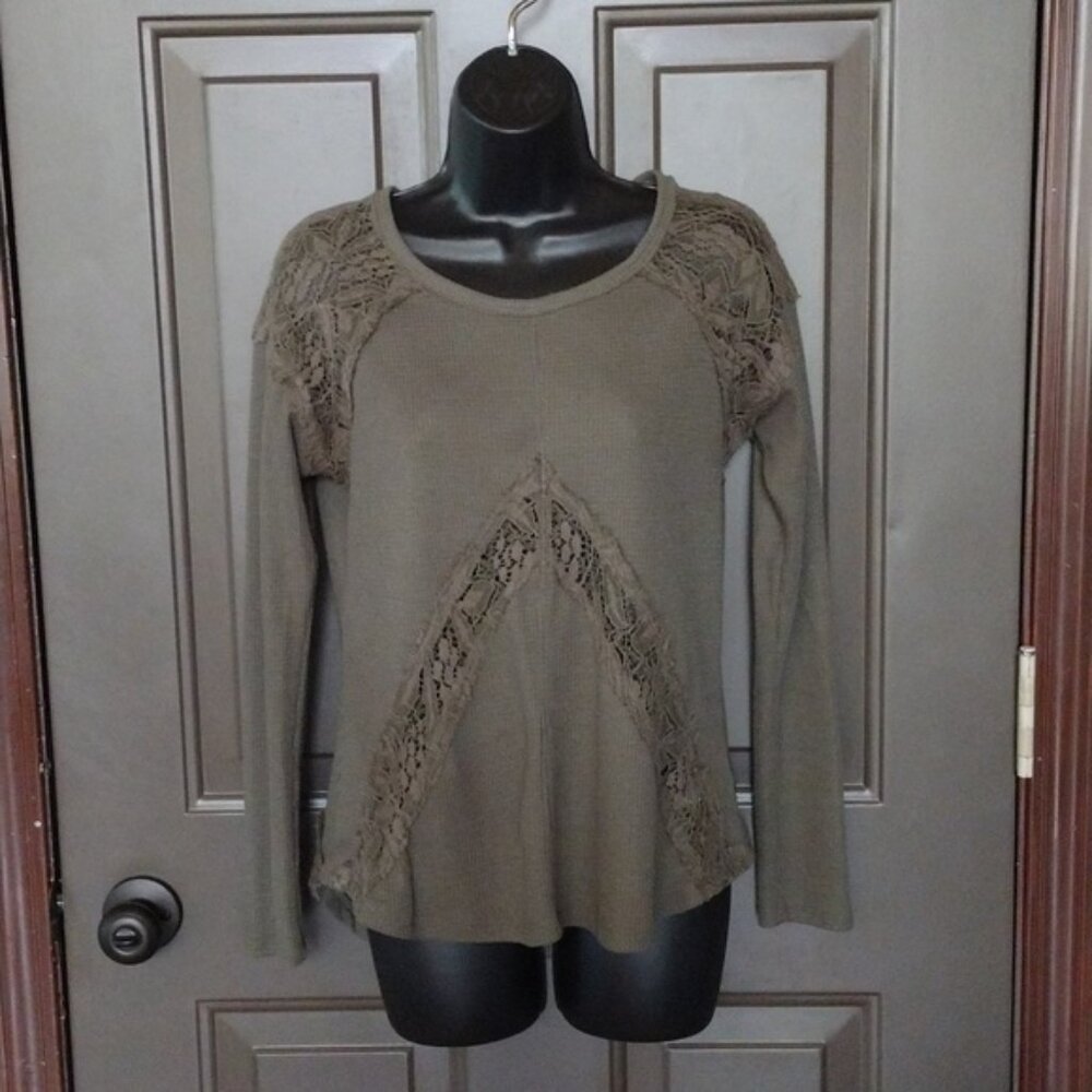 GRAY LACE SHOULDER THERMAL LONG SLEEVE - Picture 2 of 8